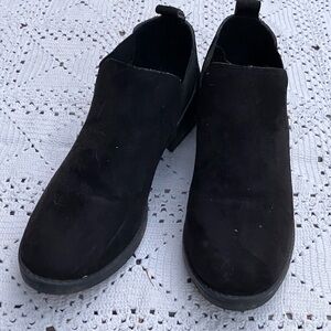 Roebuck Black Suede Ankle Booties size 9